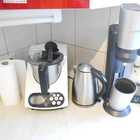 Grosses Bad Kueche Wohnzimmer Terasse Garten Zentral Ruhig Homestay