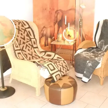 Grosses Bad Kueche Wohnzimmer Terasse Garten Zentral Ruhig