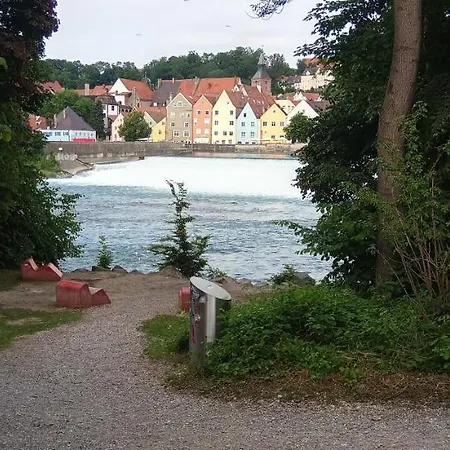 Grosses Bad Kueche Wohnzimmer Terasse Garten Zentral Ruhig Homestay