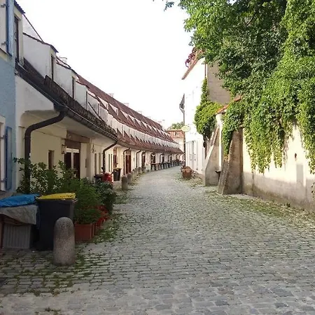 Homestay Grosses Bad Kueche Wohnzimmer Terasse Garten Zentral Ruhig *