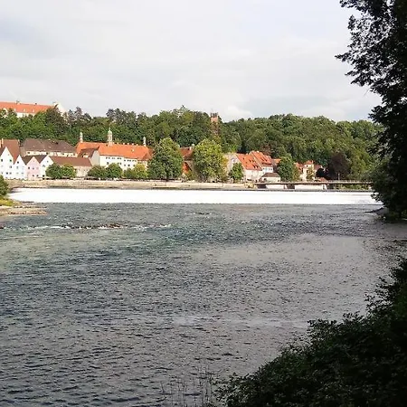 Grosses Bad Kueche Wohnzimmer Terasse Garten Zentral Ruhig Homestay *